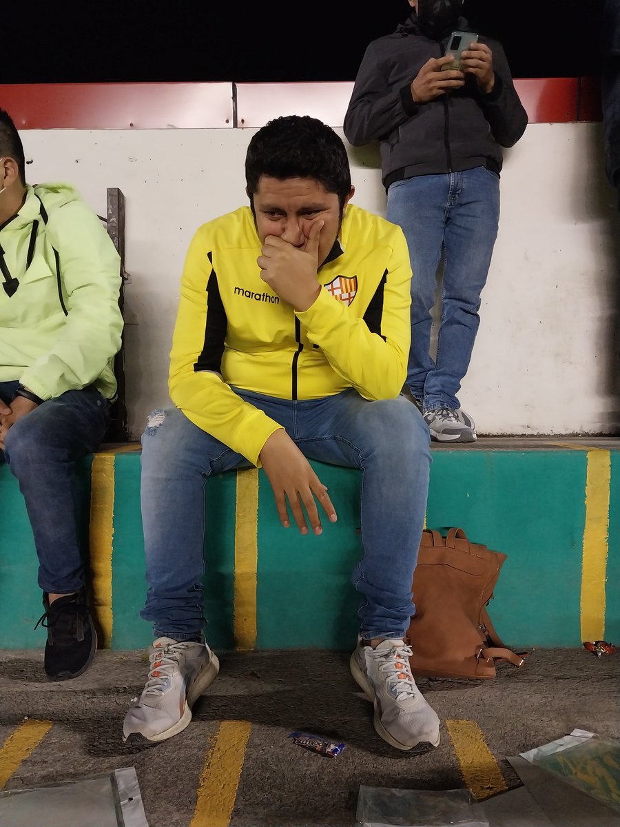 The_Pacho's tweet photo. Así nos tienes @Barcelona!
Tristes, cabreados y humillados, la hinchada no merece esto. Jugadores sin alma y un DT mediocre. @AlfaroMoreno toda tuya Beto!
#FueraCelico #LargateNixonMolina
#SaveBSC
@SurOscura_EC @IvanTrivinoS @Beto7ok
#QueSeVayanTodos https://t.co/OPTXIcDe6V