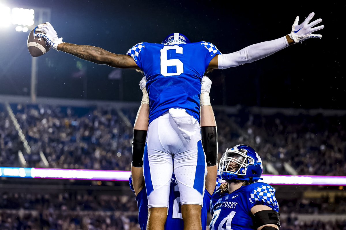 Dane Key is lifted up into the air in celebration after his first career touchdown. 

📸: <a href="/JNogerUK/">Jacob Noger</a>