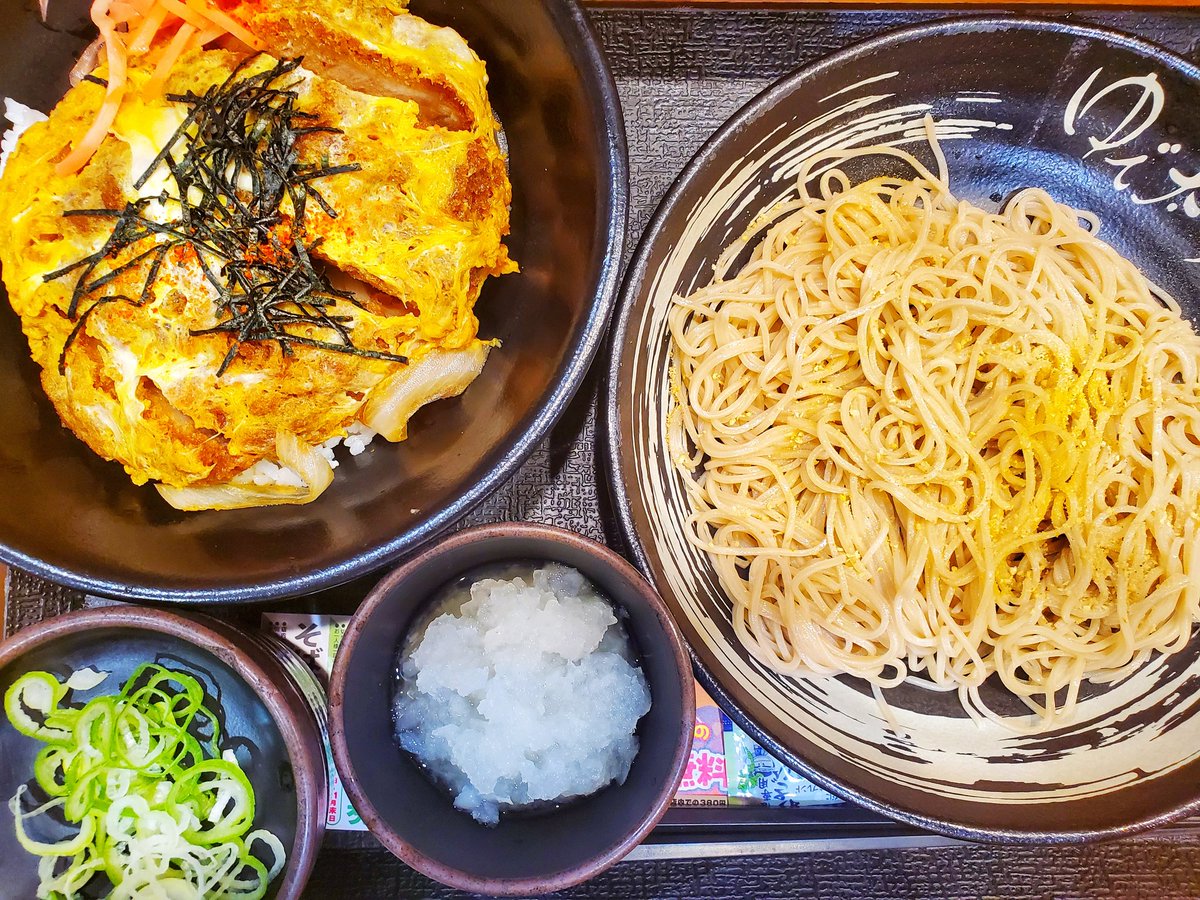 bigdada1011's tweet photo. おはようございます☀️
昨日はグループ会社など含めた食事会で数年ぶりにアルコール摂取（1杯）だけで酔い頭がガンガン笑
久しぶりに朝方近くまで仕事の話���だったり、良い時間を共有出来ました✨頑張った従業員は完全に潰れ送り届けた後、独りで帰宅途中に、朝の蕎麦で、チュルチュル笑
#ゆでたろう https://t.co/jYK3UXLMaQ