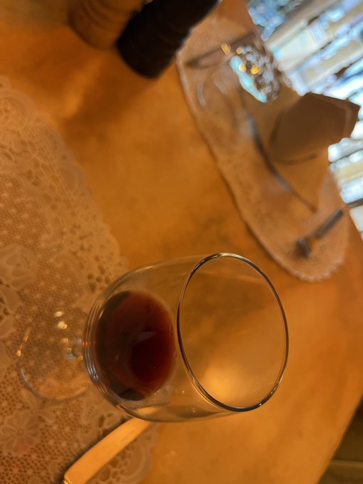 好き女子誕生日なので1人昼酒。 (外回り中 https://t.co/B8RX793CZy