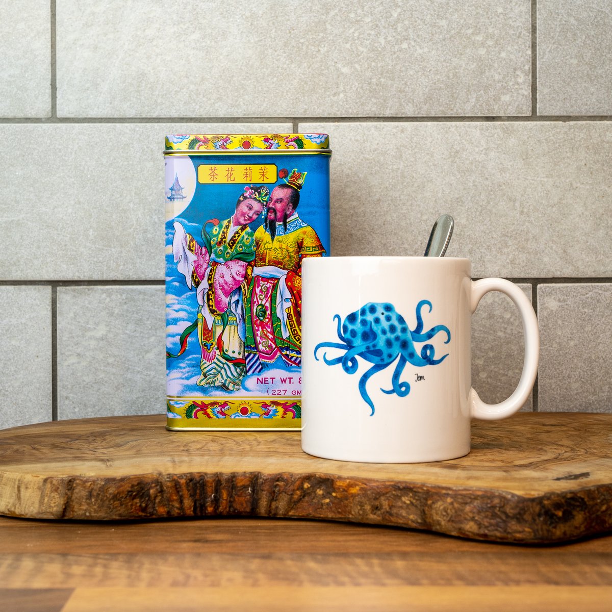 Enjoying a slow Sunday morning in the studio with a cuppa, making plans for the autumn. I've got some new print designs to launch, some events in the calendar and a few things to get ready for the C-word. But first, tea.
This blue octopus mug is my go-to etsy.com/uk/listing/886…