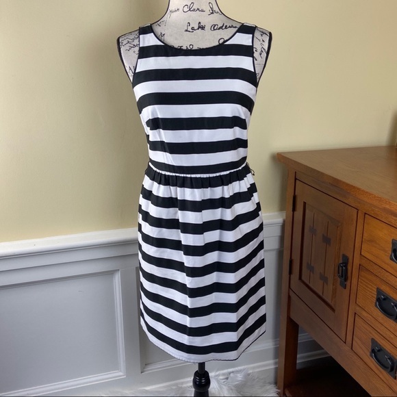Shopmelissa21's tweet photo. So good I had to share! Check out all the items I'm loving on @Poshmarkapp #poshmark #fashion #style #shopmycloset #cotelac #neimanmarcus: https://t.co/IBiMf5zkKh https://t.co/LNIs4pqcFa