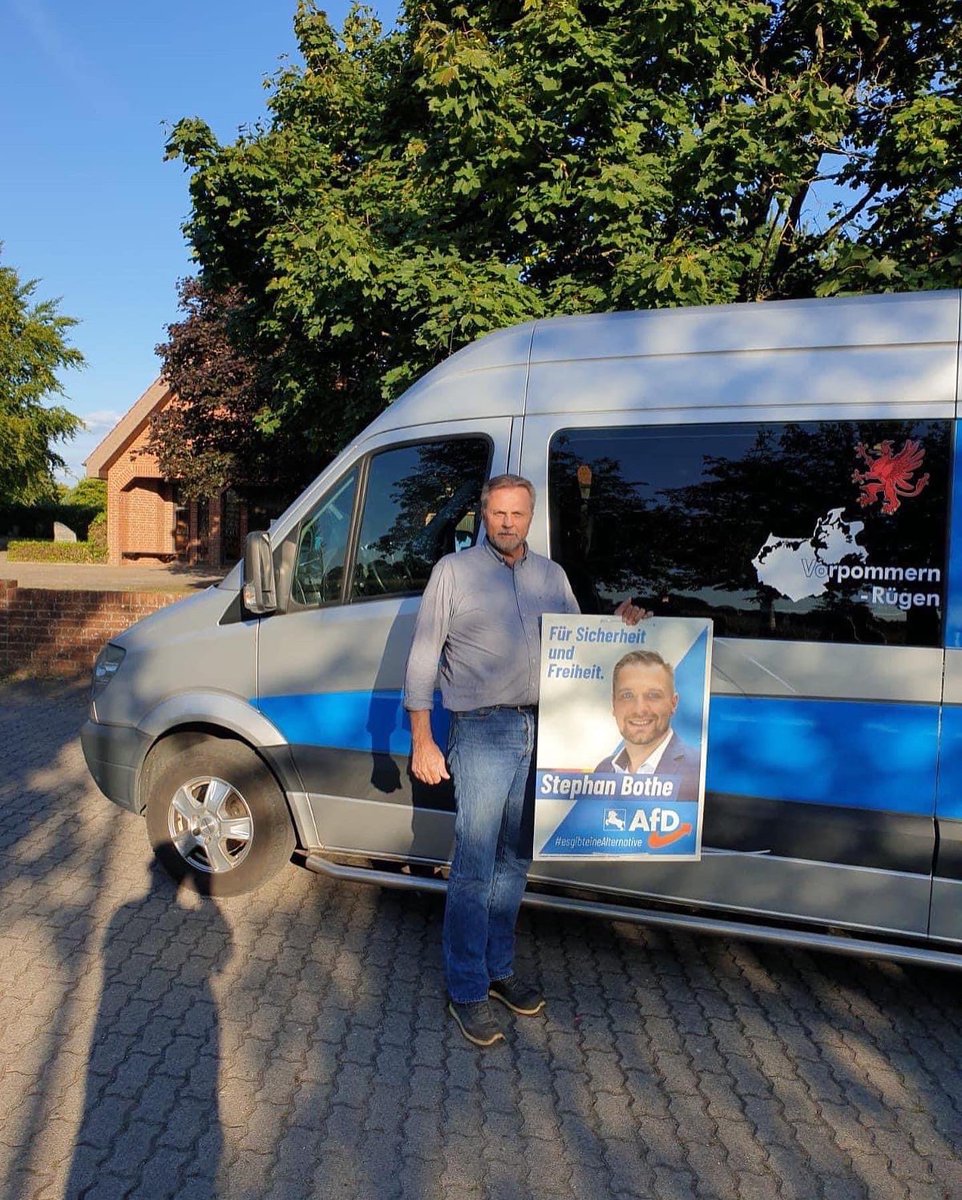 AfD_Lueneburg's tweet photo. Unsere Helden von der Alternative für Deutschland Mecklenburg-Vorpommern - AfD MV waren gestern bei uns im Landkreis und haben hunderte Plakate aufgehängt. Vielen Dank!
#esgibteinealternative #afd #afdmvp #afdnds #SeidSchlauWähltBlau #Wahlkampf2022 #MutzurWahrheit #afdwirkt https://t.co/TuZAcm5zlT