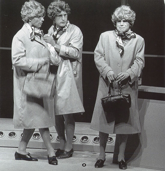 Ayer muchos acertasteis el espectáculo de <a href="/Tricicle/">Jedyn Smith</a>

Hoy tenemos un clásico contemporáneo, imposible fallar... 

Theatrle 🎭 (ES)
1/6 🟩
theatrle.com/es
¡Adivina el espectáculo! Edición España