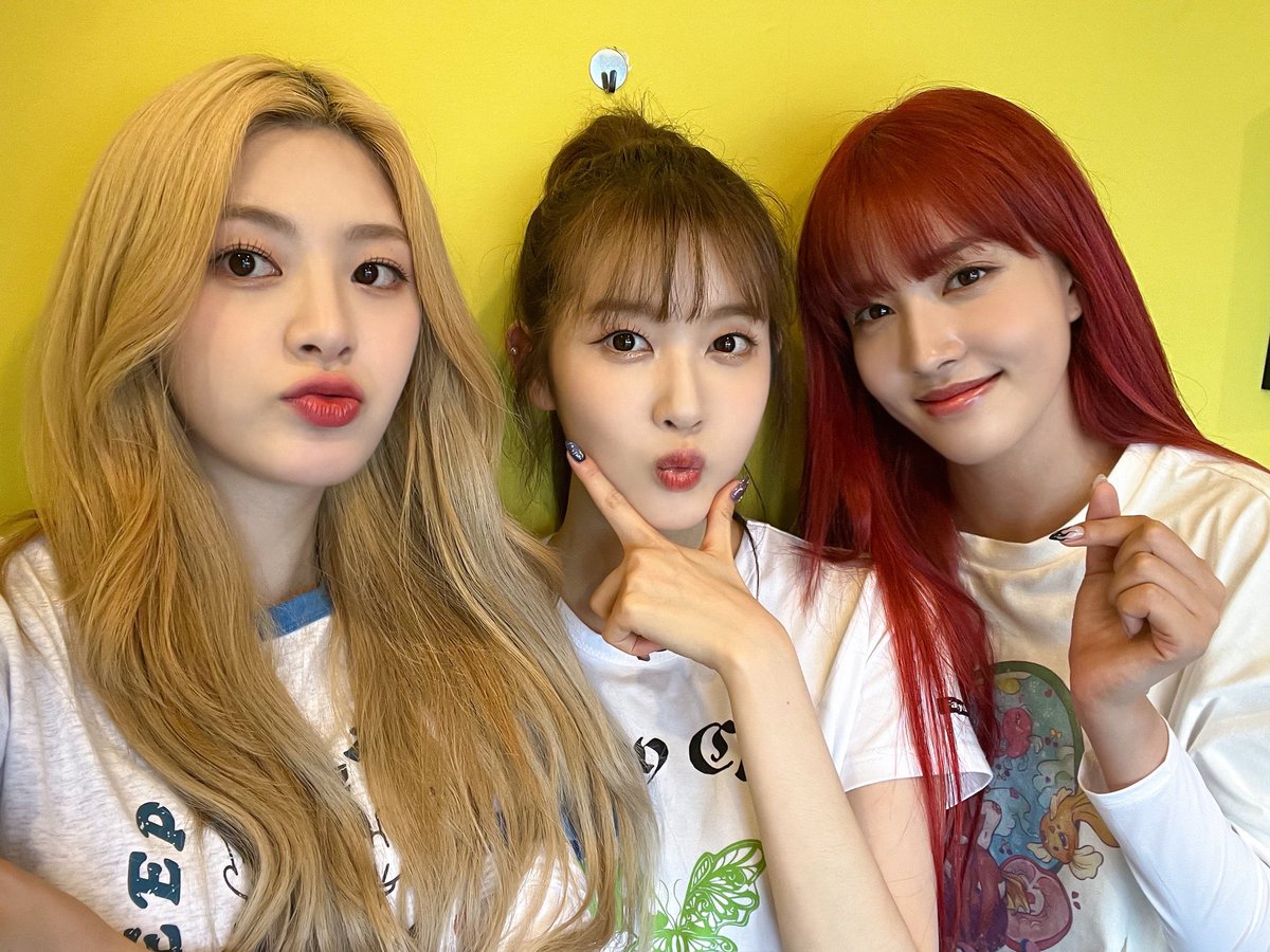 To have my girls ‧₊˚ ⋅* ‧₊