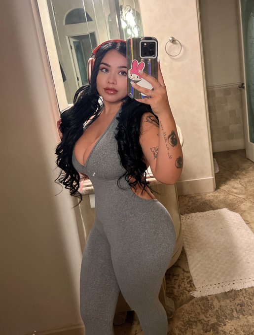 5ft Latina ? https://t.co/0dQW6CUrDs