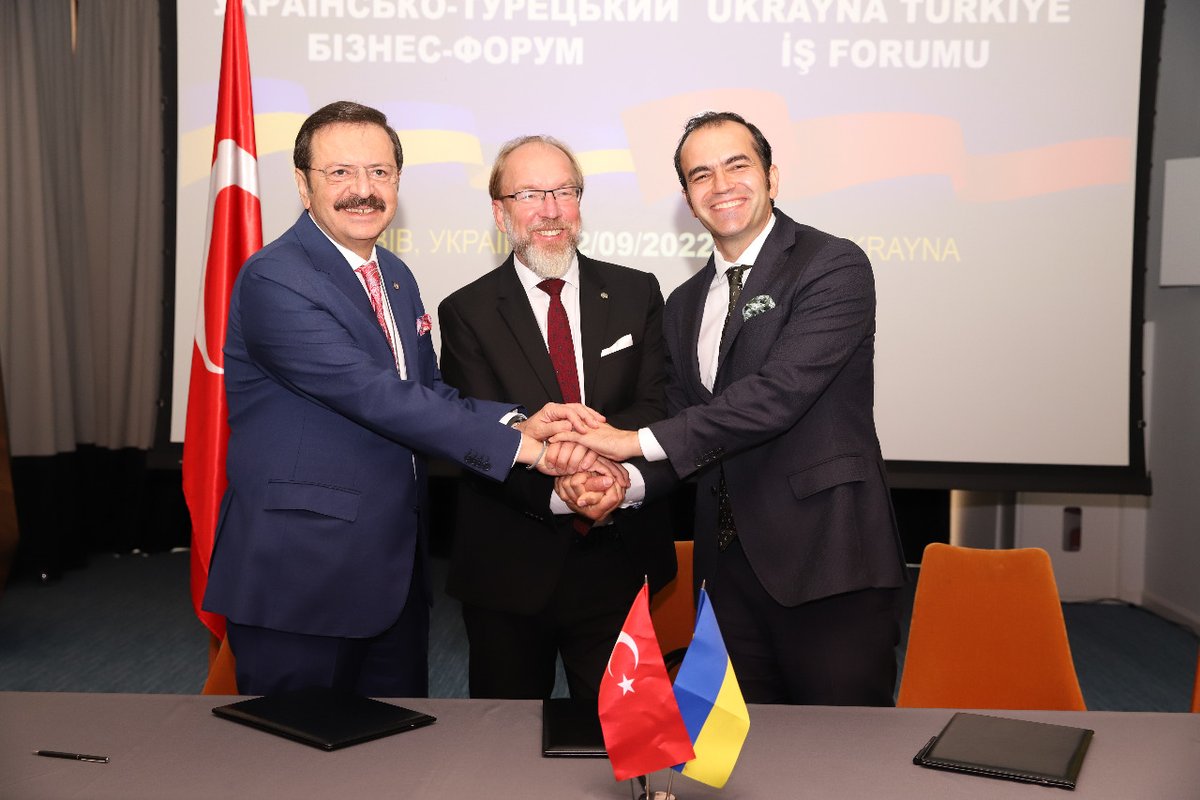 UCCI10878230's tweet image. Бізнес об’єднує🇺🇦🇹🇷!Тристоронню угоду про співпрацю уклали #ТПП України, Союз палат і товарних бірж Туреччини(#TOBB) та Турецько-Українська бізнес-асоціація(#TUID). Підписання відбулось на Українсько-турецькому #бізнес-форумі, першому за півроку війни масштабному офлайн заході