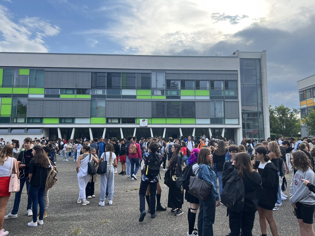 2300 élèves et étudiants et 300 personnels des lycées Albert Londres LGTP ont fait leur rentrée ! Fierté et plaisir d’accompagner cette année cette communauté scolaire !
