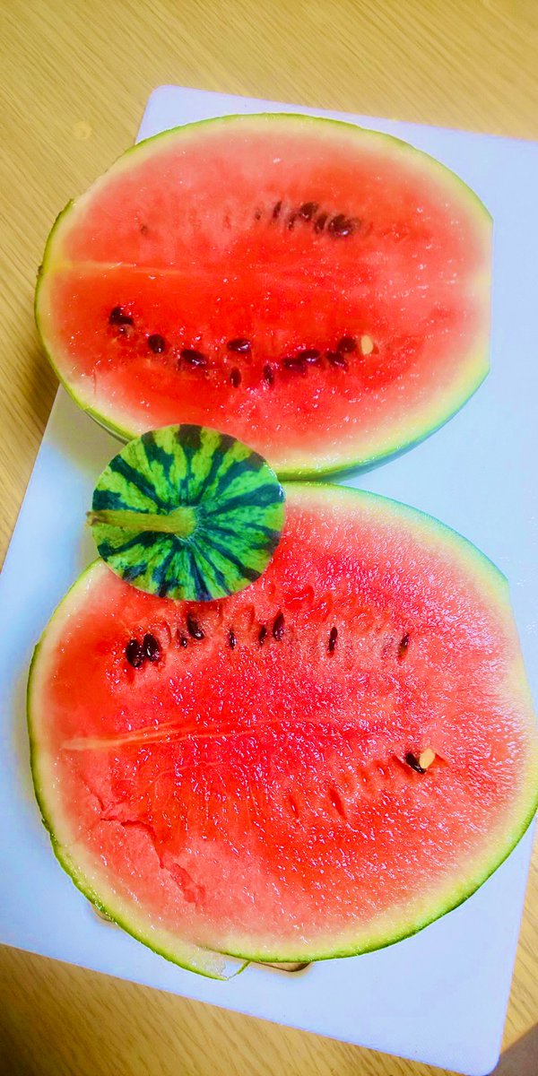 iuimk2289's tweet photo. 8月が 終わって
夏🌞🌴🌺✨
終わったねぇ
猛暑は嫌だけど
なんだか  寂しいなぁ
ひと夏の 思い出
スイカ🍉 育てて
食べました😋
🍀🍒 https://t.co/9CwBq8Kj74