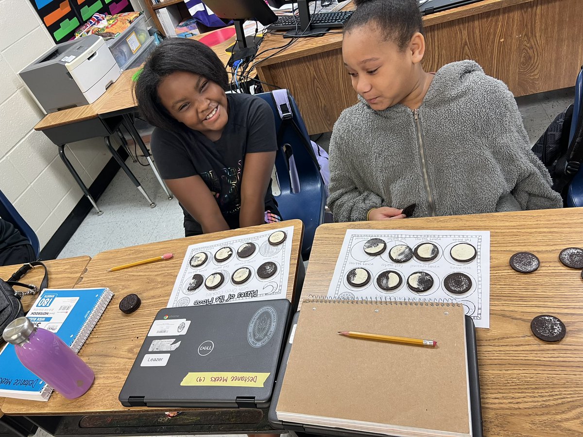 MsChristian11's tweet photo. Awesome fourth graders demonstrating the phases of the moon with Oreo cookies.#NCSSthebest @LVESCHOOL https://t.co/gigKHMZup4