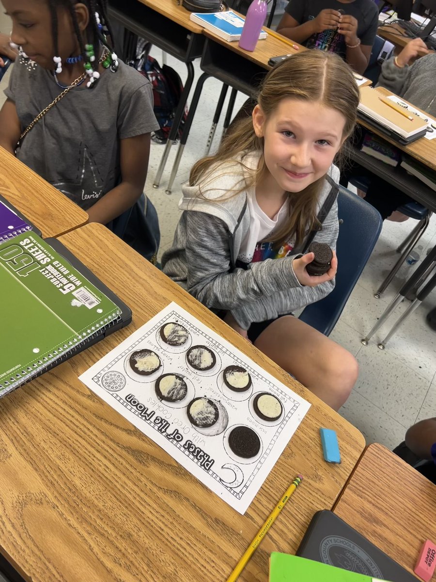 Awesome fourth graders demonstrating the phases of the moon with Oreo cookies.#NCSSthebest <a href="/LVESCHOOL/">Livingston Elem (LVES)</a>
