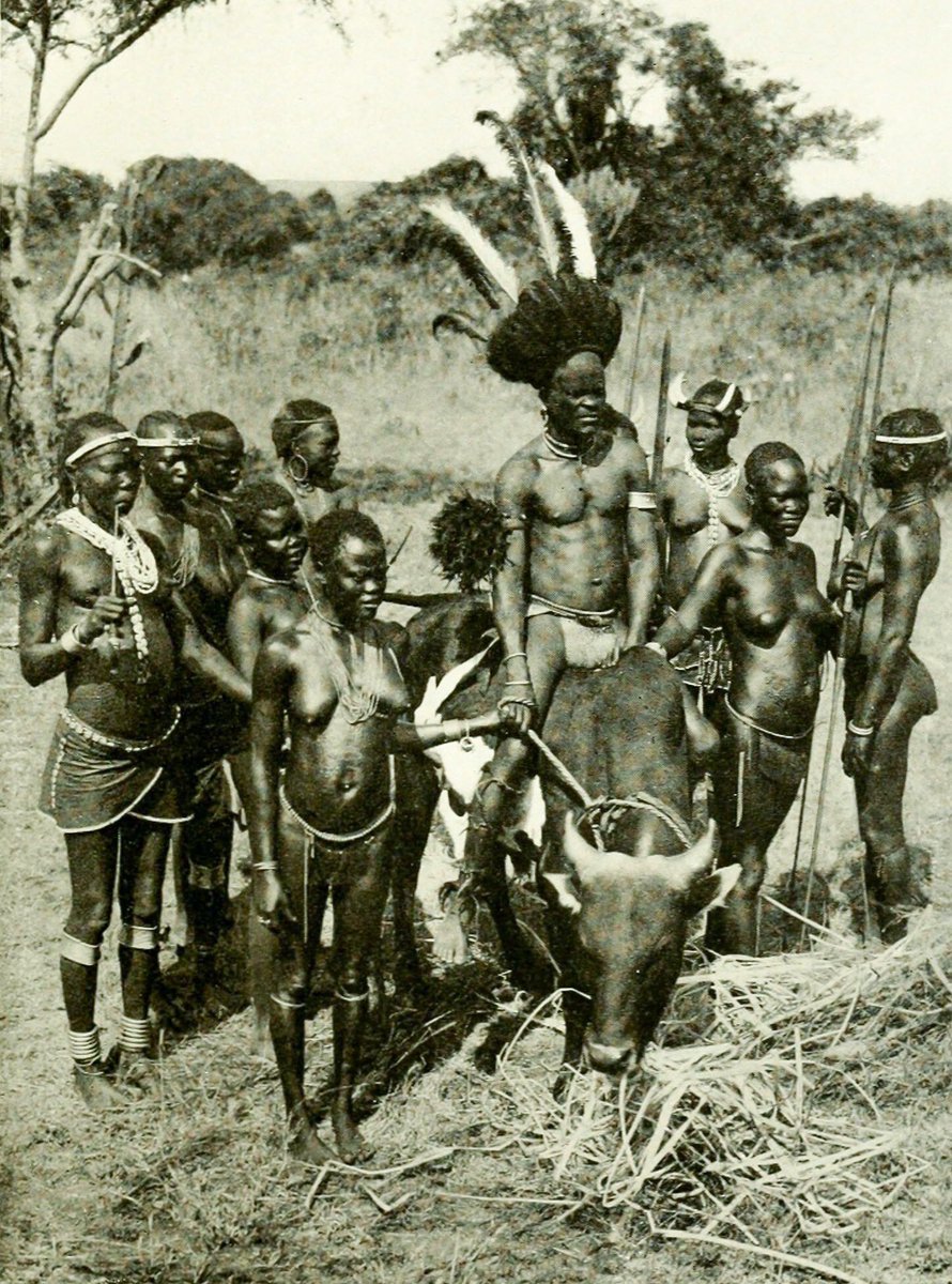 Thriving_luos's tweet photo. A luo man with his wives. 1909 https://t.co/WtWXDu8JvL