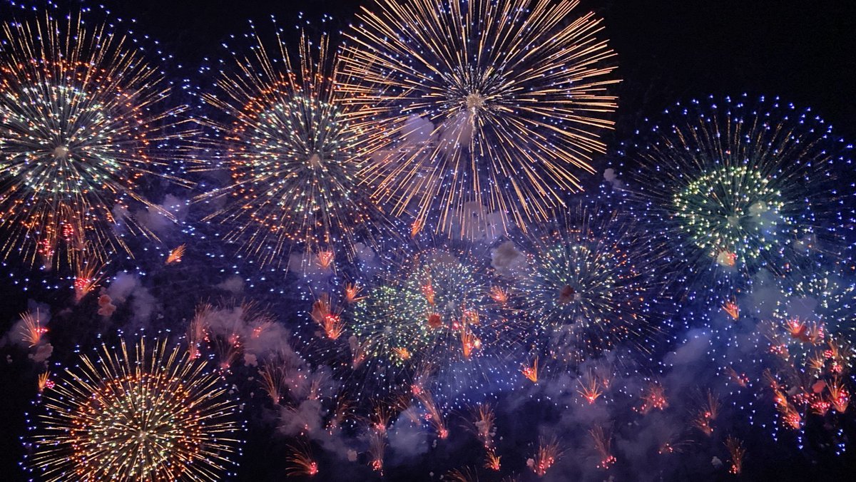 AryFugar's tweet photo. 圧巻の迫力👏🏻
とても綺麗で感動して泣けました🎆

#札幌 #花火  #花火大会2022 #モエレ沼芸術花火 #モエレ沼花火大会 #モエレ沼芸術花火大会 https://t.co/Sa0V218HxQ
