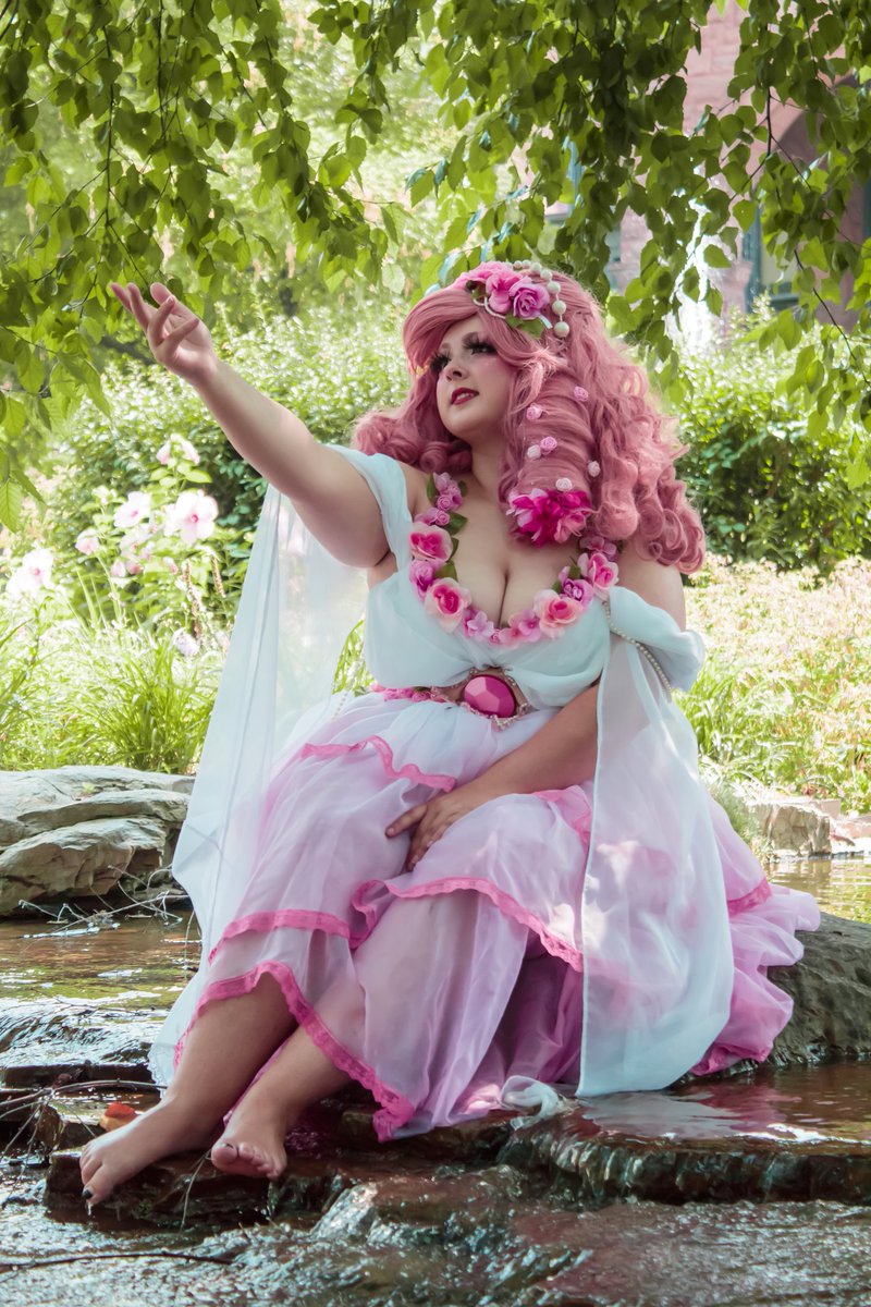 sailorstarmony's tweet photo. Thought I'd share my #rosequartz cosplay on here 
Cosplay made by me
Dress design by @HannahArtwork 
#rosequartzcosplay #stevenuniverse #stevenuniversecosplay https://t.co/ezv2VenYXd