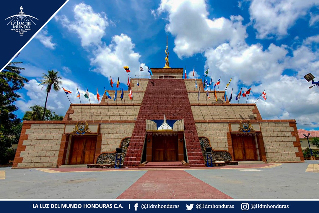 lldmhonduras's tweet photo. Grato es recordar y contar la historia, a 15 años de la Inauguración del Templo de Hermosa Provincia, San Pedro Sula

#LLDM
#LLDMHonduras
#WeAreLight https://t.co/141o5J9vPX