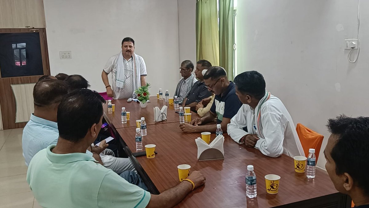 debabrata_rkl's tweet photo. लोकतांत्रिक देशों में सबसे मुश्किल कार्यों में से एक है धरातल स्तर की बात शीर्ष नेतृत्व तक पहुंचाना। उसी दिशा में कारगर है नमो ऐप। #DLPC के @AshwaniExIA जी द्वारा उस क्षेत्र में वर्कशॉप का आयोजन उसी दिशा में एक कदम है। #HamaraAppNaMoApp #Himachal4Namo @narendramodi @iSureshBjp https://t.co/EidOp9znr0