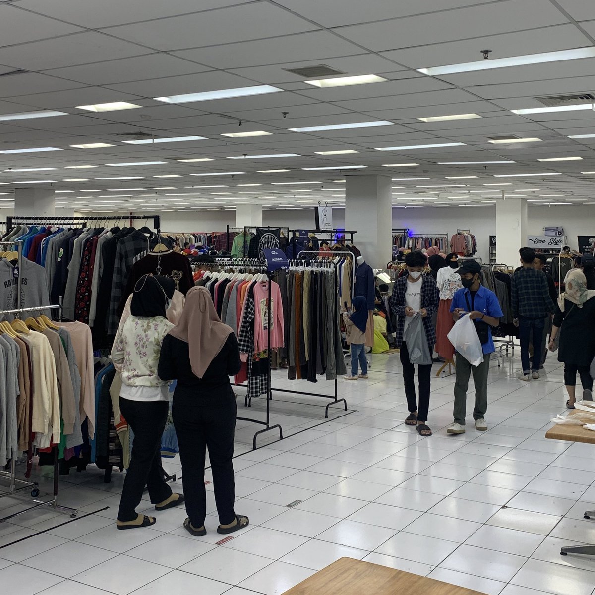 Ada yang lagi di Tasik Thrift Day? #tasikoverheard