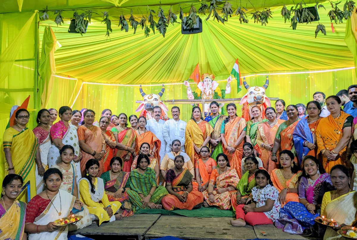 bgusofficial's tweet photo. Bhagyanagar #GaneshUtsav
#Samithi on the 4th day of #Ganeshotsav2022 organised Samukhi Maha Arathi at Shraddhabad - Saidabad Division under Malakapet Assembly Constituency https://t.co/vvCoEw1Z5b