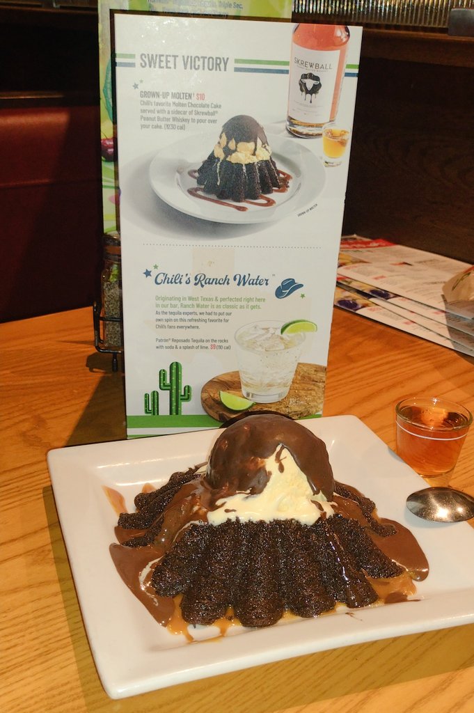 g2762rt's tweet photo. #GrownUpMolten with #Skrewball Peanut Butter Whiskey... Only at @Chilis
#RaiseTheBAR
The Sweet Victory.
Thanks #SantaFeTeam
@Robcinsf @BamBamKota25 @tjposthuma @JBarraza6 @JoeSing50728300 https://t.co/LsFZPlW5ms