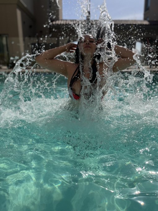 Watch missmichelleyg's leaked NSFW photo on TwXstars