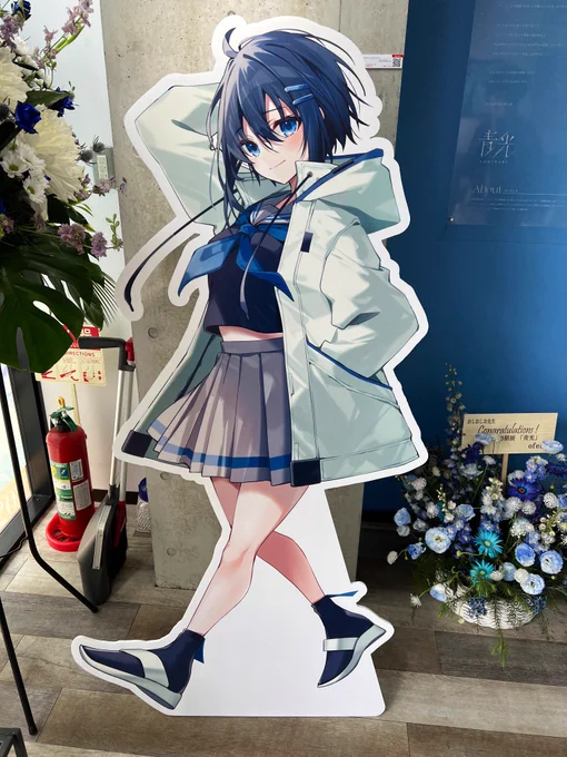 おしおしおさんの個展「 #青光」に行ってきましたぁー!青色の世界とぺっ。。柔らかな表情豊かな娘達がとても素敵ですね。パネルついアップでたくさん撮ってしまいました(*'∀`) 