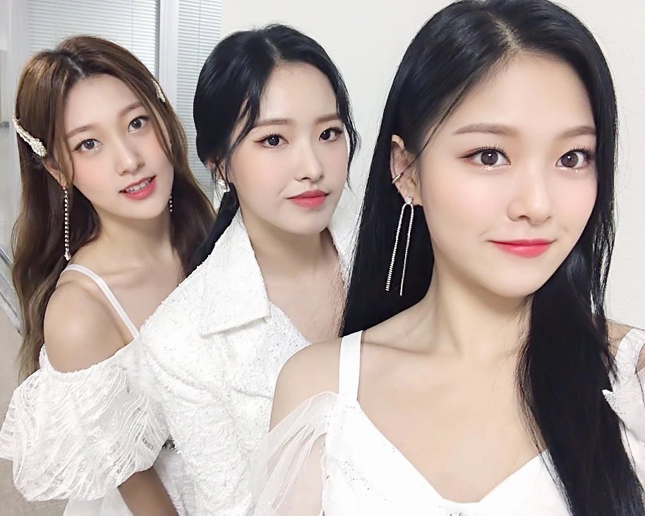 racerkuvira's tweet photo. LOONA triplet line photos; a thread https://t.co/yztcVhQnBJ