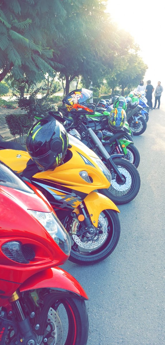 MalekShake's tweet photo. Peaceful Sunday Morning Ride !! #Lahore #YellowBeast #Hayabusa https://t.co/3woJ8dpweh