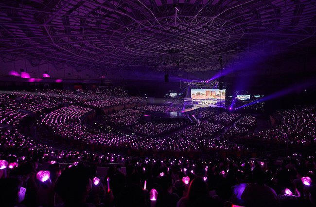 yoonabjhksg's tweet photo. And the fact that this is a fanmeeting and not a concert, SNSD you will always be legendary. https://t.co/4Q8AowGmjY