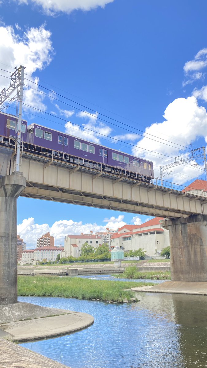 SNOOPY1T0K4's tweet photo. 武庫川で阪急撮影
この構図、いつ見ても飽きない😊
7003fはまだ代走走ってますね
#阪急電車 #宝塚大劇場 #7003f https://t.co/n03nigkSZG