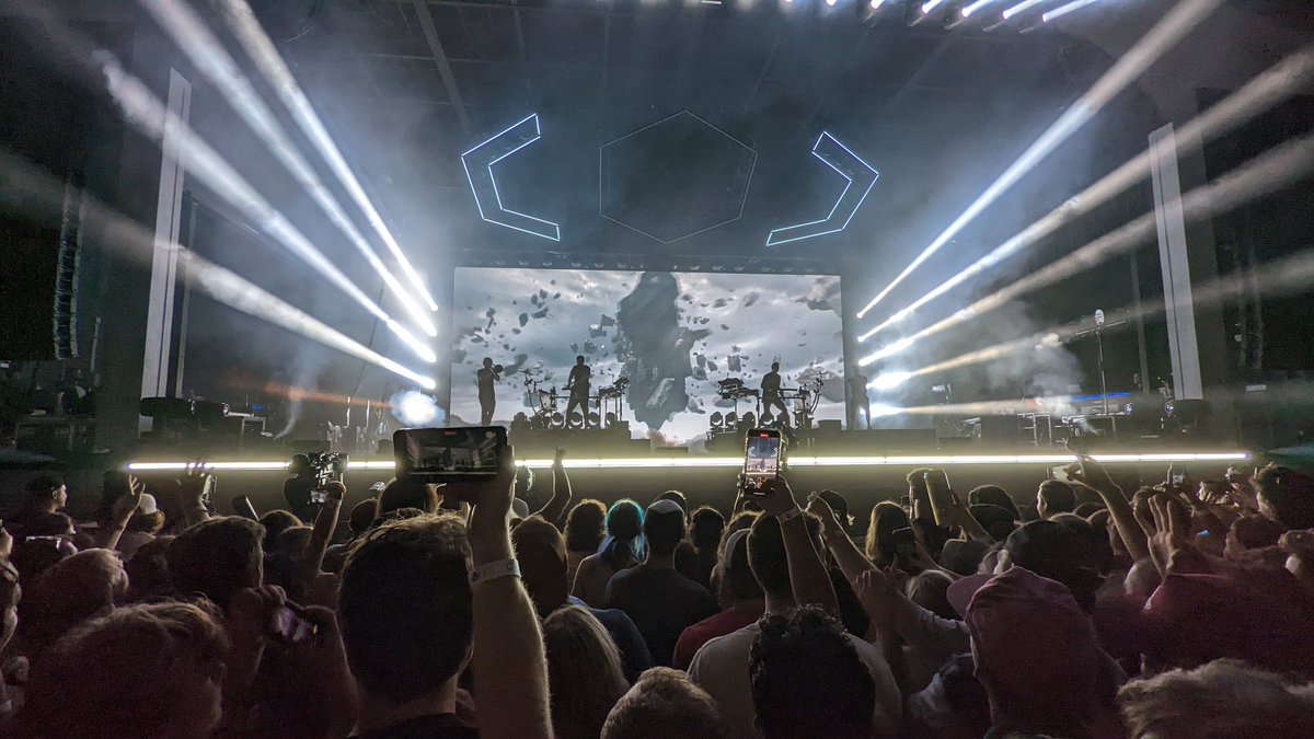 DominikTVDE's tweet photo. The last goodbye tour by @odesza https://t.co/9stTWtWGwm