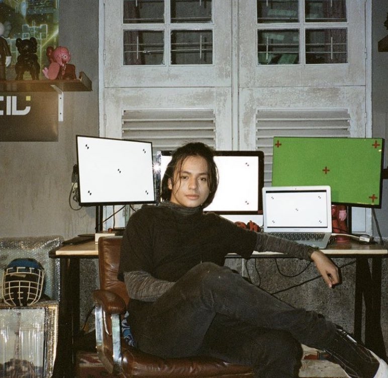 Giving “bapak waktu masih seumur kamu juga gondrong, pernah lebih panjang malah”