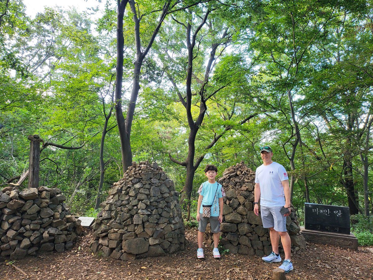 After 2-wks in MOPP...we had our 1st day trip. On our way to Bee &amp; Honey Cafe (벌이랑꿀이랑) we found a hidden spot (장모사랑) for an awesome spicy duck stew before grabbing some sweets &amp; heading up to the top of 마아산. Wx was perfect. #2ndToNone <a href="/2INFDIV/">2nd Infantry Div.</a> #landofthemorningcalm