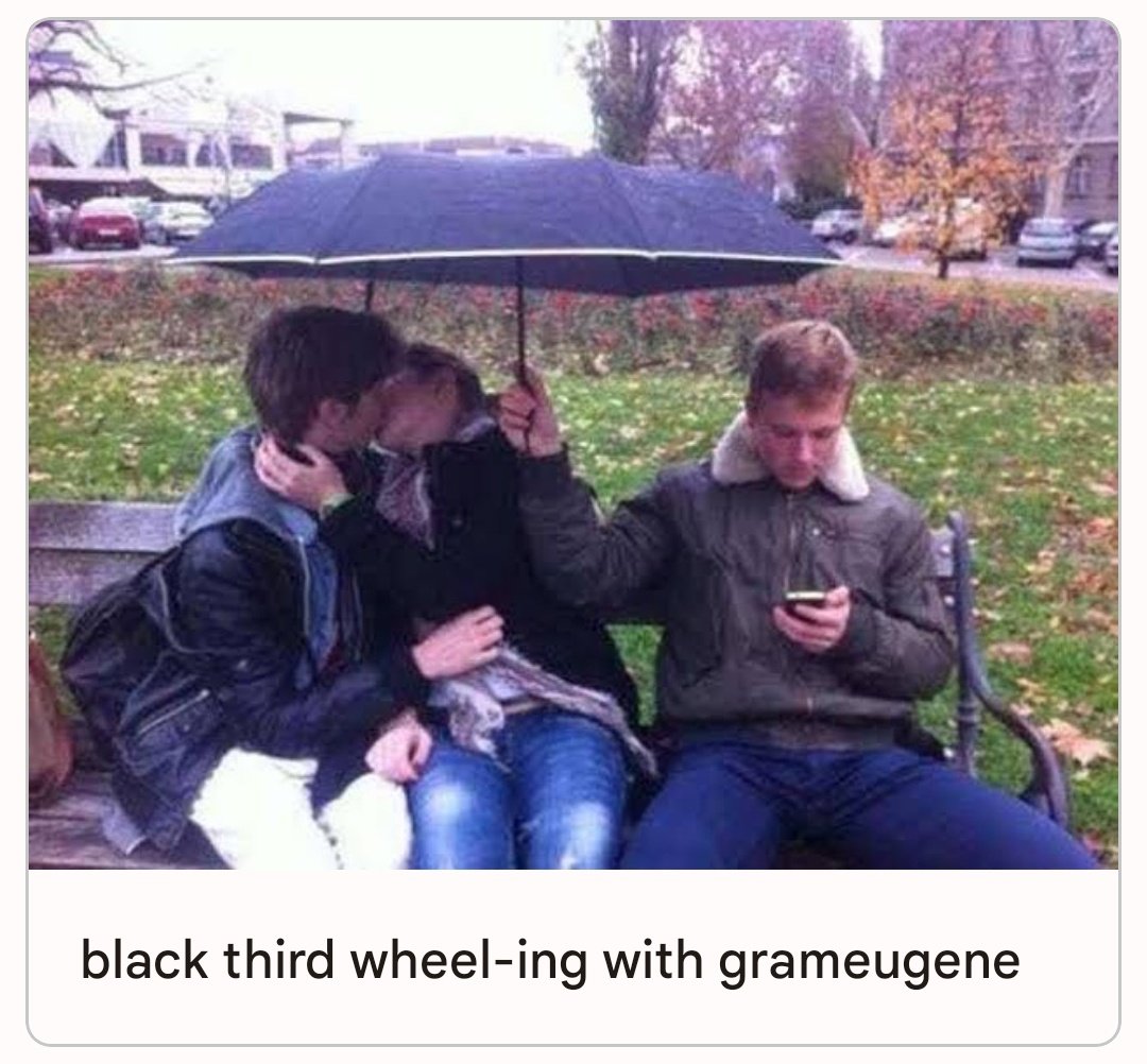 3 И лишний на фото Мем