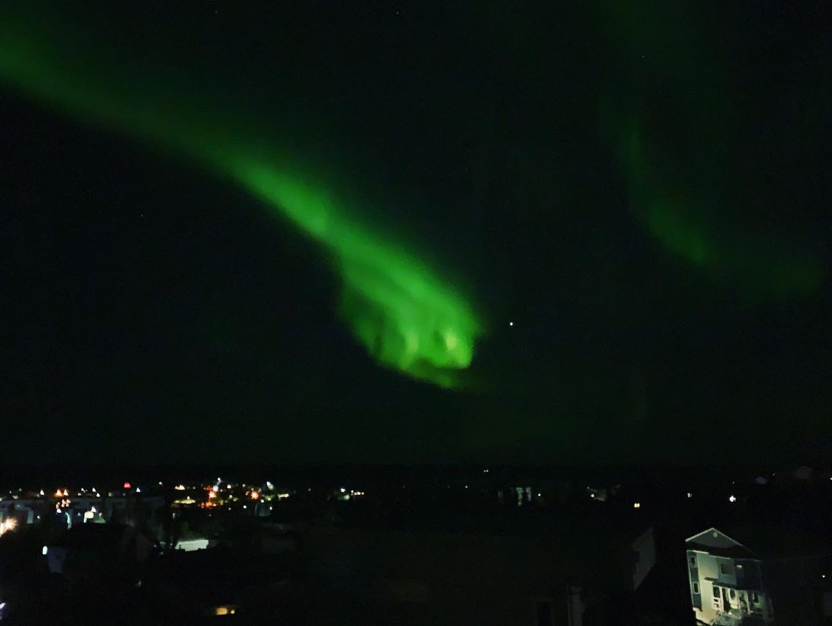 propergandiste's tweet photo. Look up! Absolutely stunning aurora show tonight! #DancingAurora #YZF https://t.co/UReqOEoJrH