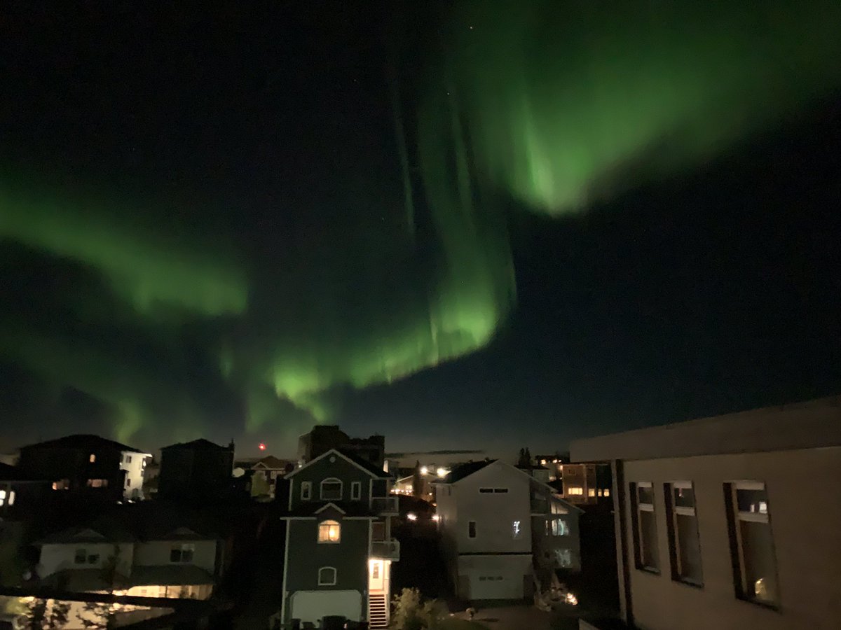 propergandiste's tweet photo. Look up! Absolutely stunning aurora show tonight! #DancingAurora #YZF https://t.co/UReqOEoJrH