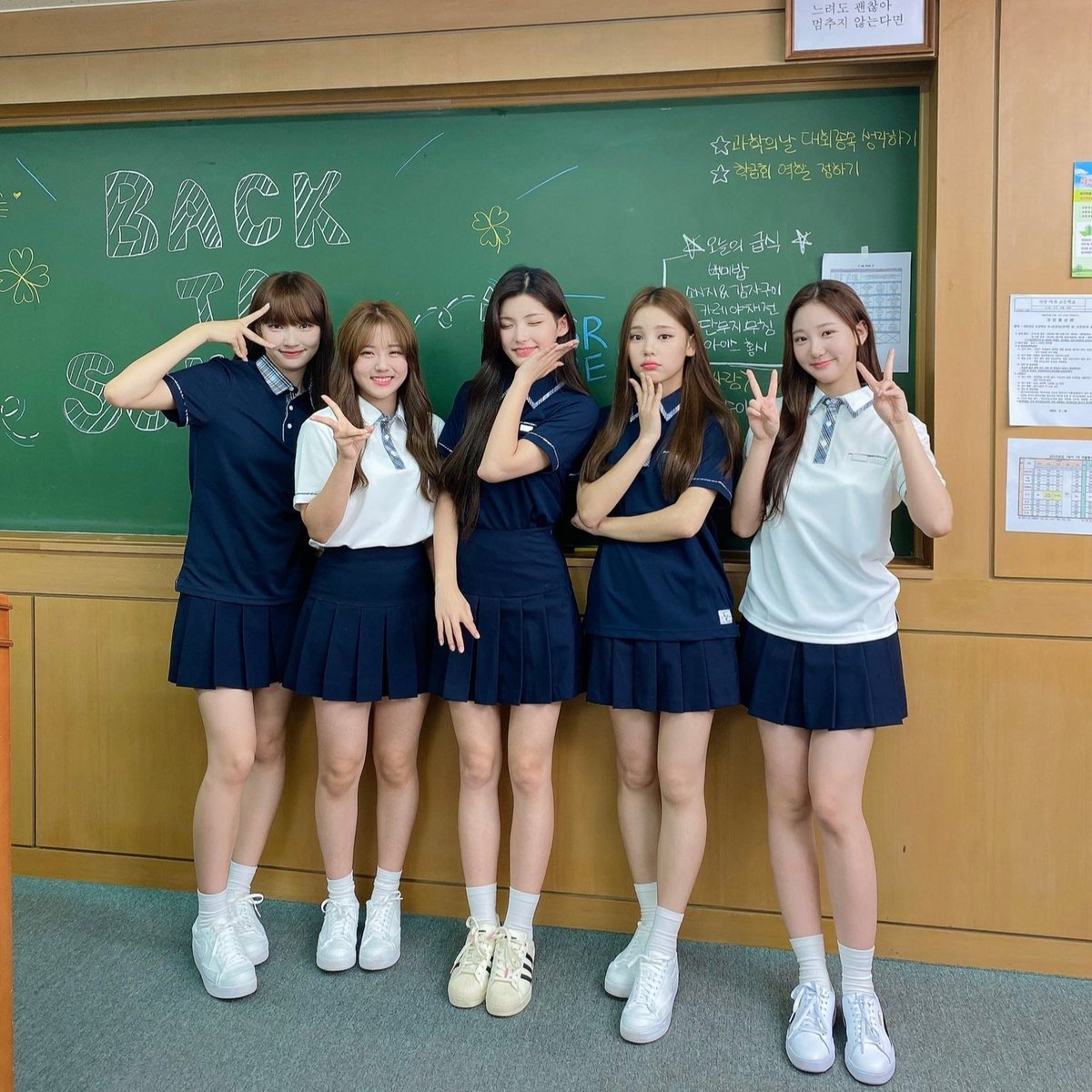 myhurai's tweet photo. 청순 걸그룹이 사라진 이유

④ 페미니즘 때문이라는 이상한 선동
https://t.co/lWzGdqGfAm

⑤ 최근 이지 리스닝 경향이 의미하는 것
https://t.co/pJVHJcAz9B

⑥​ 걸리시 아이돌 부흥의 방법론
https://t.co/C9qU9Lgb5v https://t.co/t8TsYIYM77
