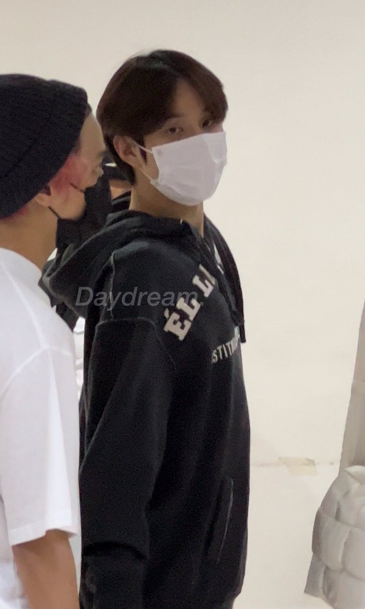 daydream642's tweet photo. 220903 마닐라 입국 
#정우 #JUNGWOO #NCT127 https://t.co/RePcGuEH6c