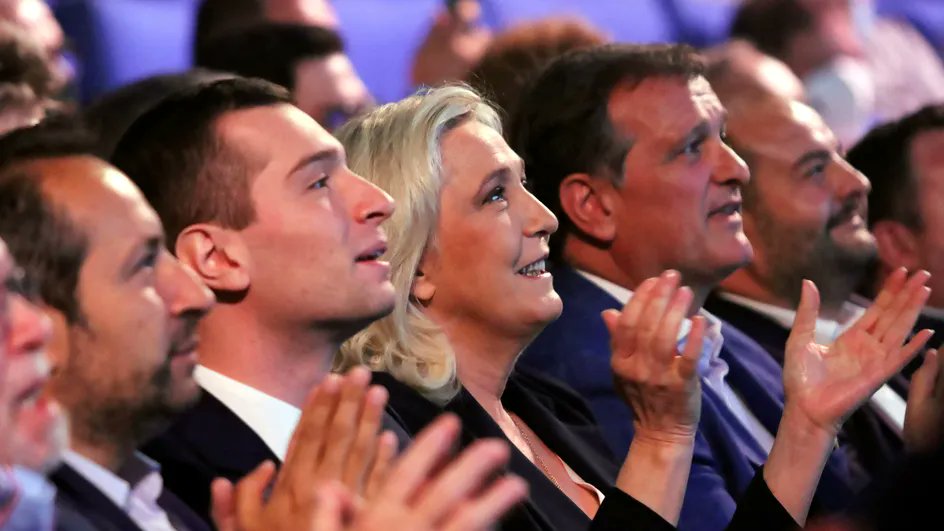 Rassemblement national : comment Jordan Bardella et Louis Aliot s'affrontent en coulisses pour prendre la tête du parti francetvinfo.fr/politique/fron…