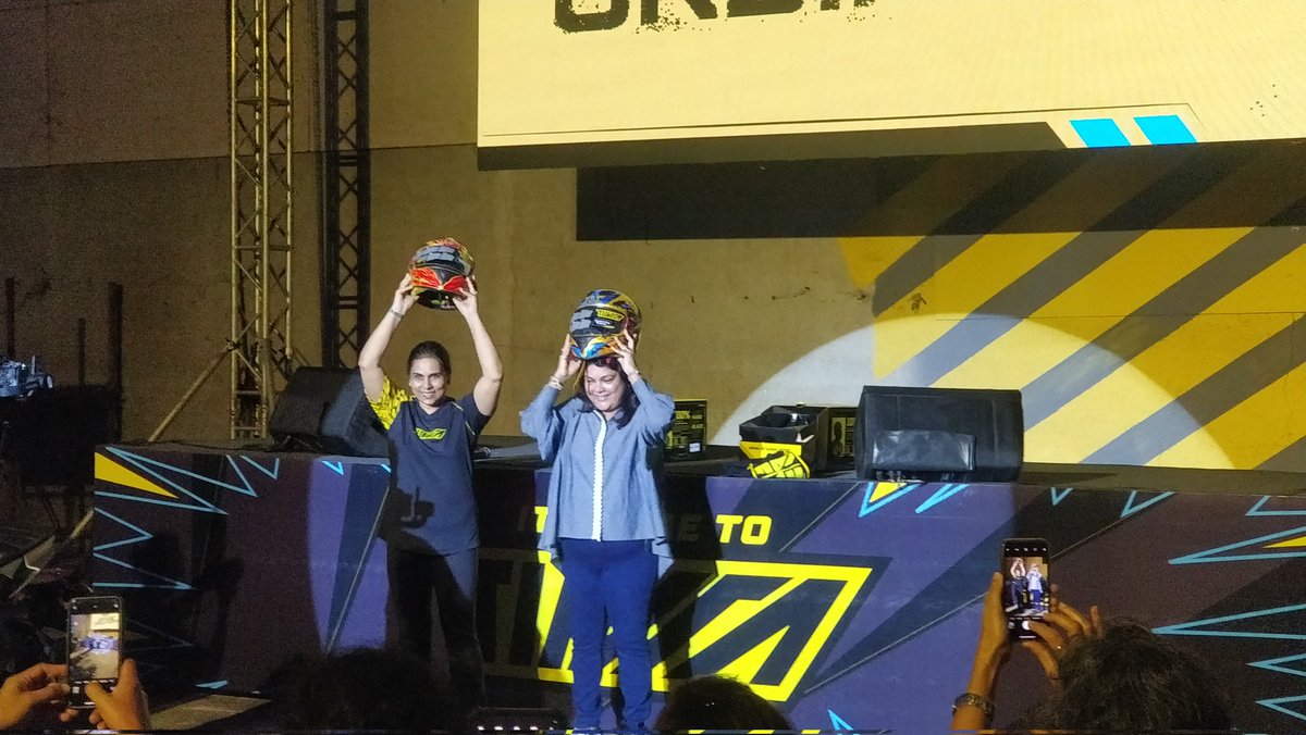 carandbike's tweet photo. There it is!

The new #Tiivra helmets. https://t.co/aztcUzzw3x