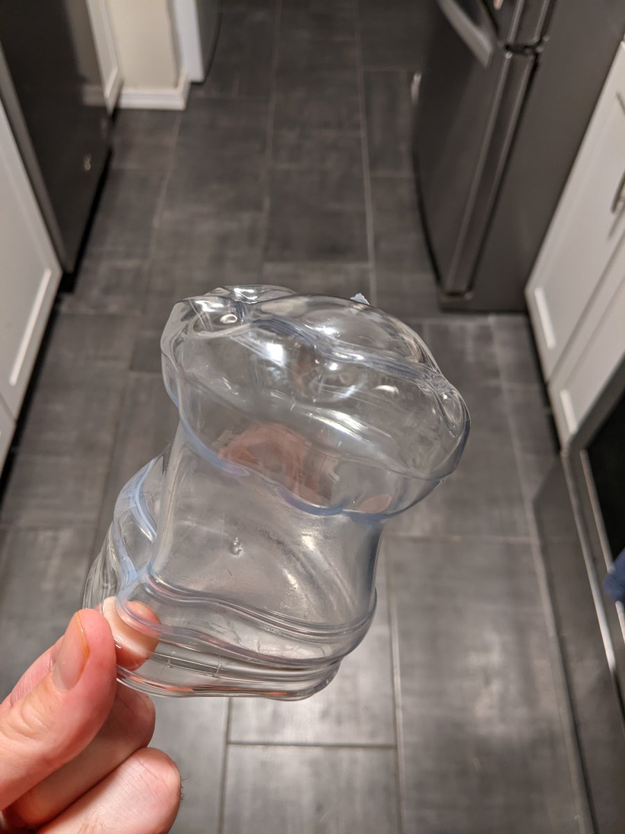 PSA: apparently dishwashers exceed the Tg of salad containers purchased from an O'Hare vending machine #acsfall2022