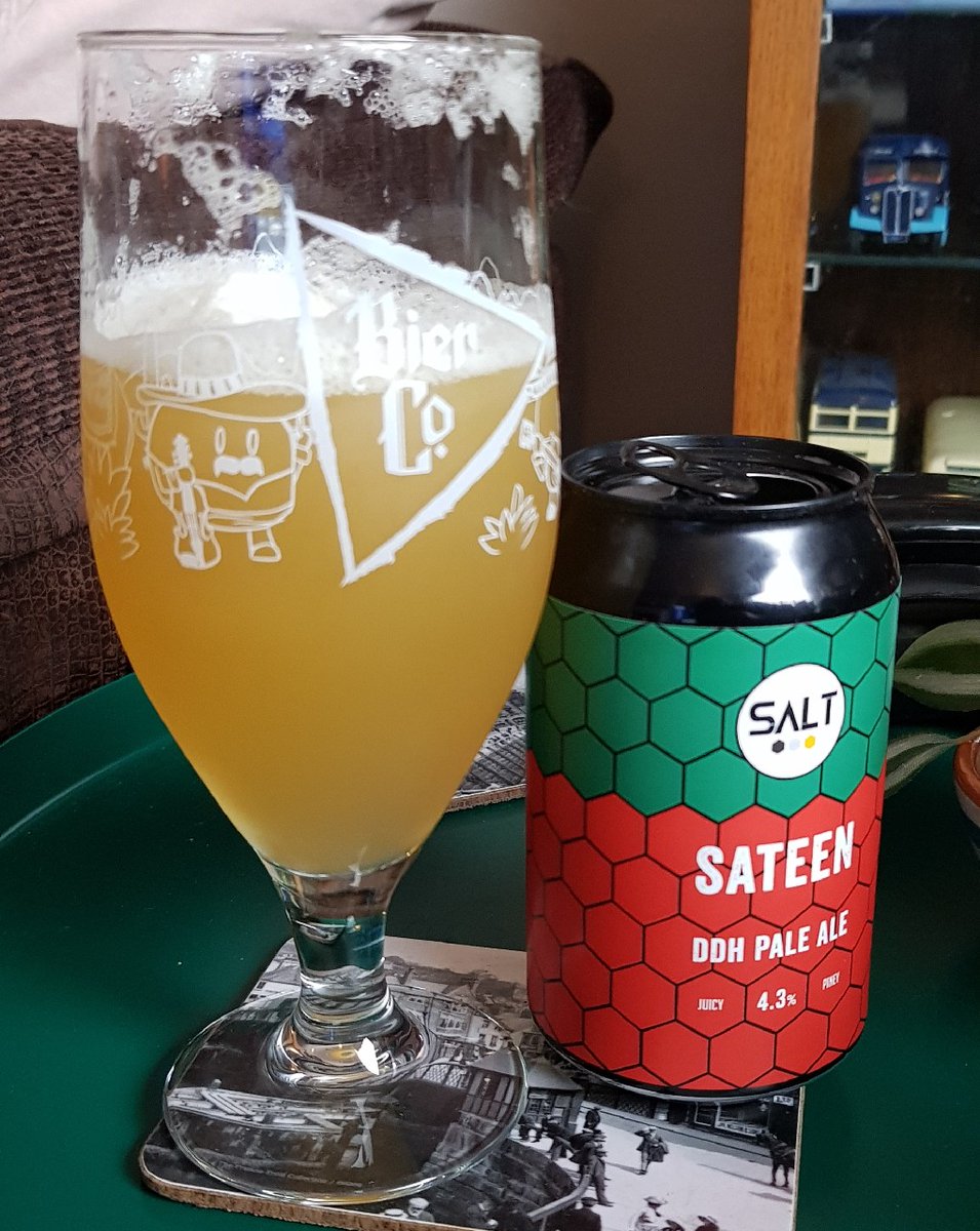 WraggysR's tweet photo. Over to #Saltaire to Salt Beer Factory for this #ddhpale, as usual from these top #craftbeer brewers another quality beer, so refreshing.heres my review
#saltbeerfactory #beerreview @SaltBeerFactory @SmilingGrape
https://t.co/TWyK3FR4WG https://t.co/jHz4tFwKe3