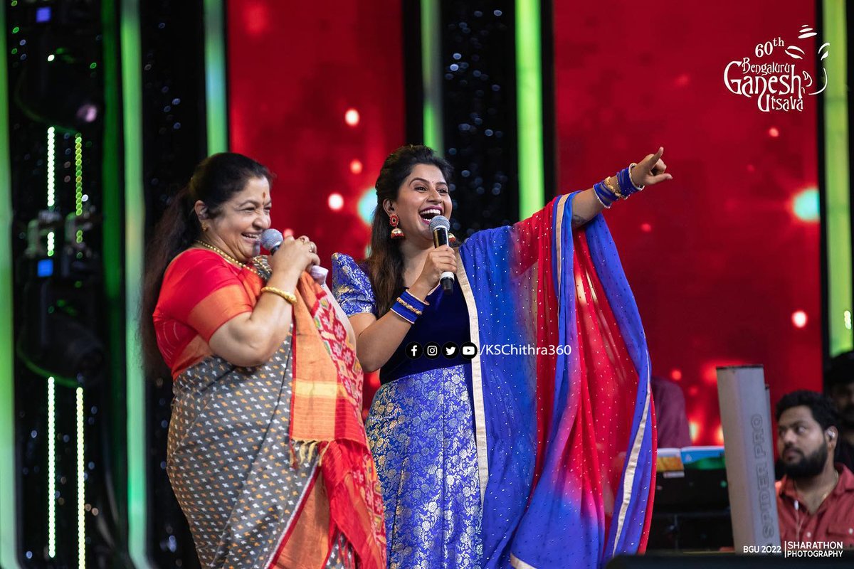 KSChithra360's tweet photo. Snaps from Bengaluru Ganeshothsava
#BengaluruGaneshothsava #MusicFestival #BayasidaBaagilutegeyona #KSChithra #ChithraChechi #Nightingale @KSChithra https://t.co/L0ZzMHEVZE