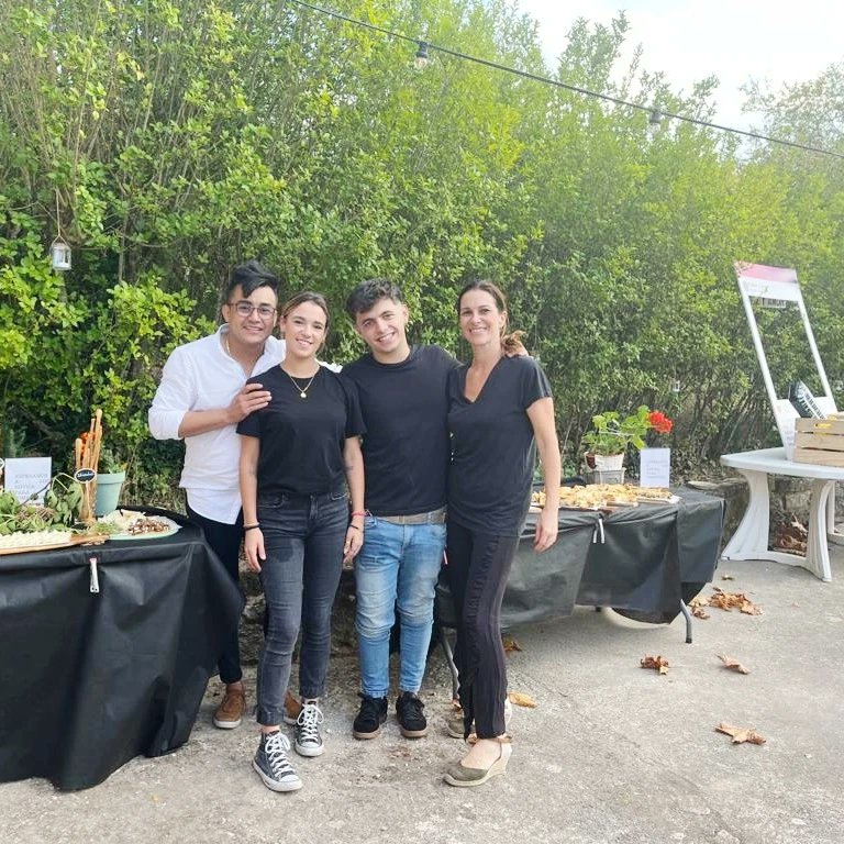 bareltolono's tweet photo. Ayer estuve junto a este maravilloso equipo y junto a @usualfoto trabajando en Mendivil, en la boda de Estizen y Unai. Mañana fotitos de lo que preparamos 😉 #bodas #wedding #weddingday #menú #eventazos #eventos #eventosprivados #bodas2022 #boda #catering https://t.co/vrKjdiBOdM