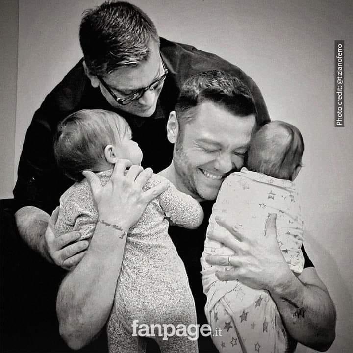 marioadinolfi's tweet photo. Eccola la presa ad artiglio dei ricchi. Due maschi dotati di conto in banca potente usano questa loro forza per far leva su donne in stato di bisogno e comprarsi i loro figli, privandoli del diritto ad avere una mamma. Contro un mondo che accetta questo mi batterò per sempre. https://t.co/1eRujMDYqf
