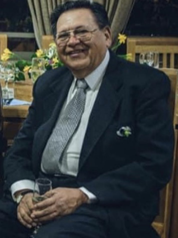 FernandoLealA's tweet photo. Vi a mi padre llorar sentado a los pies de su cama cuando mataron a su colega Claudio Lavín en dictadura. Vi a mi padre luchar con todas sus fuerzas contra el tirano pese a todos los costos para él. Él se fue en febrero, pero mañana voy con él en mi ♥️ a votar #Apruebo https://t.co/6DpaGuPASd