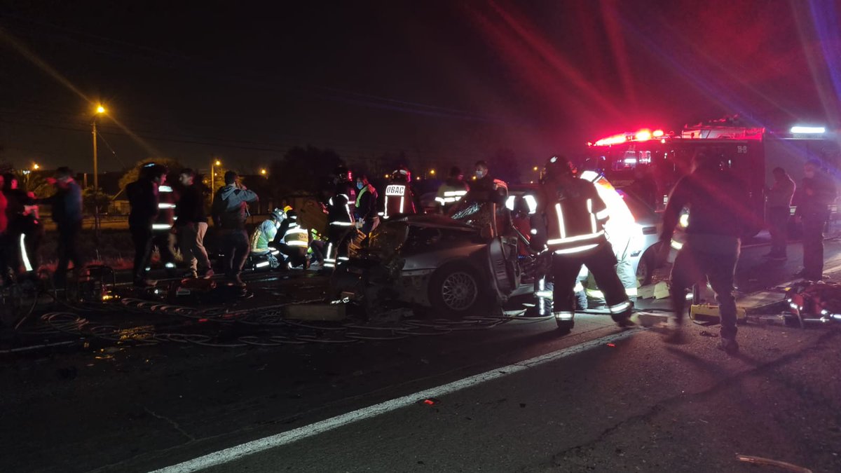 Vegac33's tweet photo. #Rancagua Bomberos despacha a 10-4-1 Carretera  Río Loco / Av.Lourdes Unidades RX-4 B-8 Colisión frontal de dos vehículos particulares, 2 persona Fallecia, Samu en el Lugar https://t.co/RBWMN0X6zq