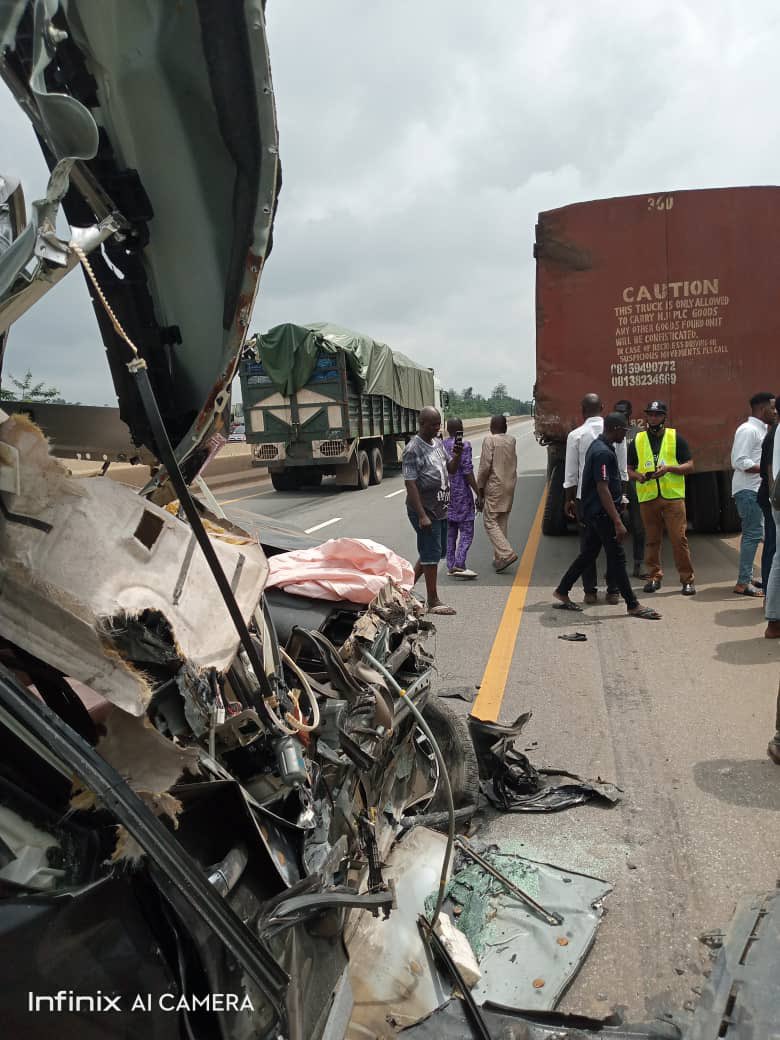 YabaLeftOnline tweet media