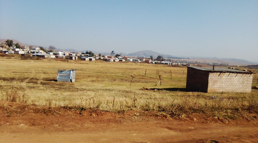 BagwikozeH's tweet image. Mr Mayor this is TOWNVIEW ward8 Mpophomeni the community tried to do it 4 themselves please help and assist us to  finished this Road before the raining season stated and Bridge so that kids can go to school pass  through your operation cupha amagundane 🙏.
#keepMakingprogress👇