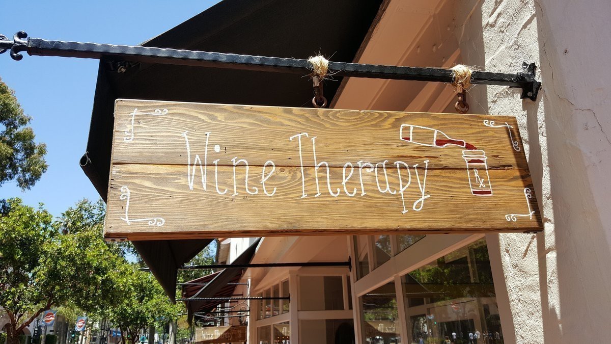 JennaBarwin's tweet photo. Just what we need right now...a little wine therapy! π·π·π·π·π·
#amwriting #wine #darkwine https://t.co/IDX3AhfAqL