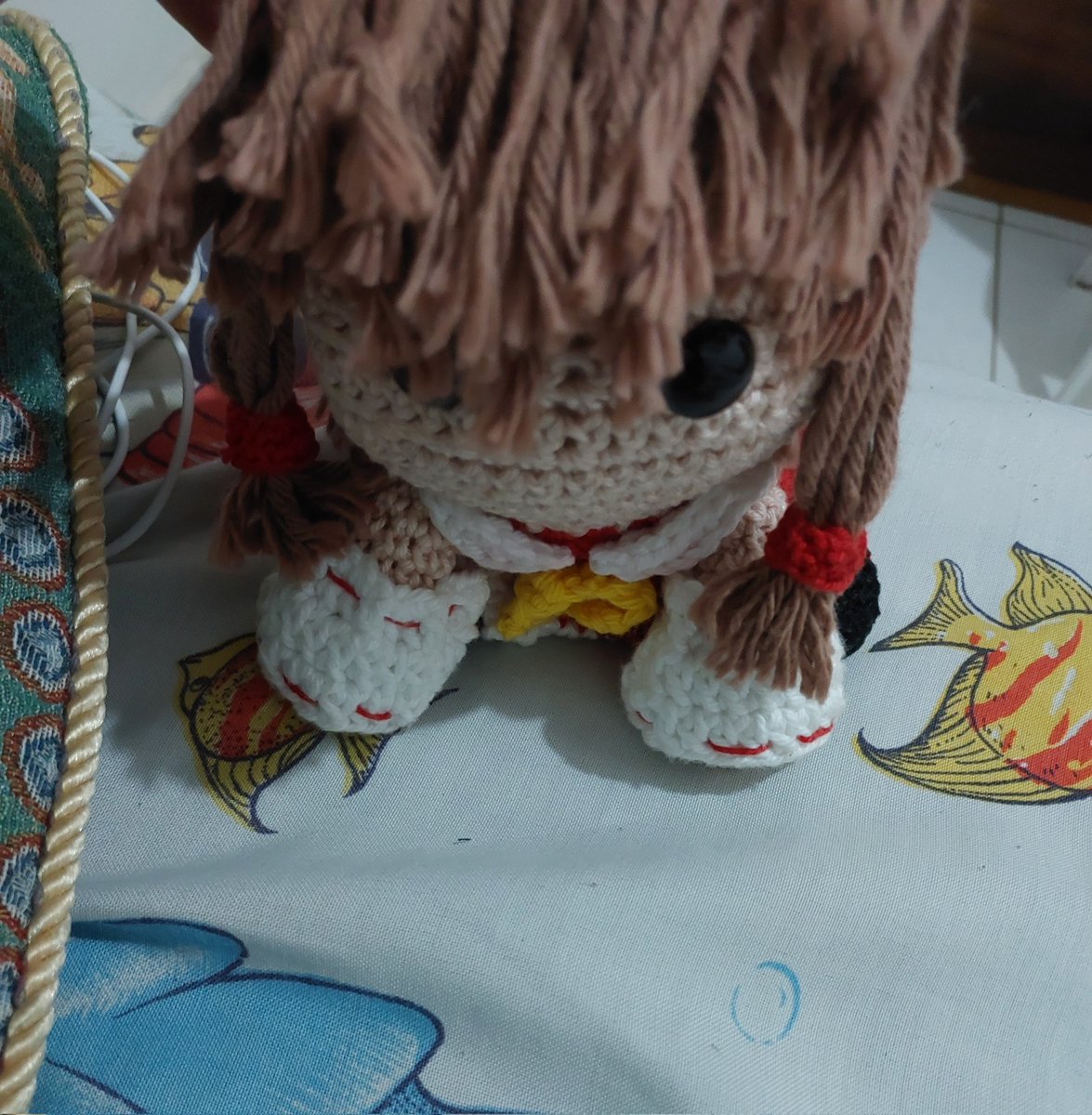 CrocheReimu's tweet photo. Crochet Reimu trying her best to be polite, instead begging for forgiveness~ https://t.co/2f61GGtqHn